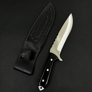 Cuchillo de Camping de Acero Inoxidable con Hoja Fija, Cuchillo de Caza con Mango de Micarta Negra y Funda de Cuero - Product Image 1