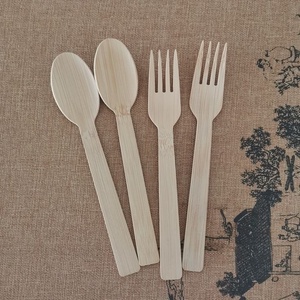 Kit de Couverts de Luxe en Bois de Bouleau Écologique Emballé sur Mesure pour Trajets Aériens, Trajets Ferroviaires, Hôtels et Événements 2026 - Product Image 1