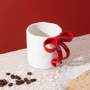 Mug en céramique au design doux et ludique pour un style de vie joyeux. Mug en céramique mignon avec des options de couleurs vives et attrayantes. - Product Image 5