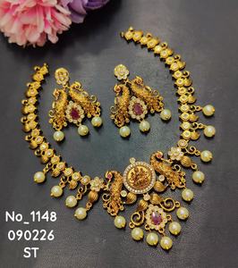 Ensemble collier et boucles d'oreilles en laiton plaqué or avec diamants américains et perles |   Cadeau de mariage et de fiançailles ethnique traditionnel indien - Product Image 6