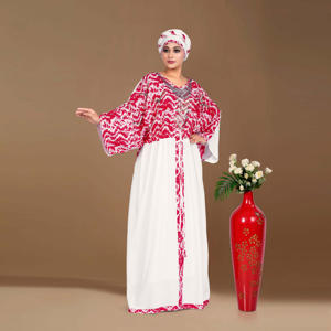 Caftán de Rayón con Estampado Digital Rojo en el Cuerpo, Panel Blanco en Contraste, Detalle de Cintura Ajustable con Lazo y Diseño de Manga Murciélago Relajada - Product Image 1