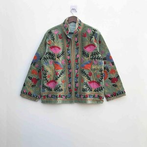 Veste en velours Suzani faite à la main, broderie florale, manteau bohème, ethnique, hiver, veste pour femme, vêtement vintage fait main - Product Image 5