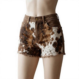 Shorts de Mezclilla de Cintura Alta con Estampado Animal, Dobladillo Deshilachado y Cierre de Botones, Estilo Casual - Product Image 1