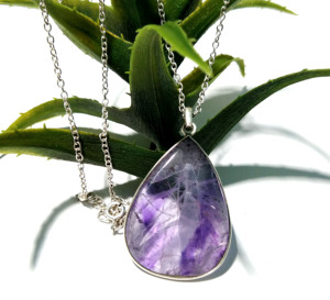 Pendentif en améthyste naturelle en forme de larme, violet, plaqué or 18 carats, style bohème, collier en argent sterling 925 fait main - Product Image 1