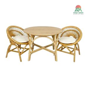 Juego de mesa y sillas de ratán para niños Nhat Minh, muebles de comedor redondos tropicales para exteriores, con respaldo de listones y cojín de espuma. - Product Image 1