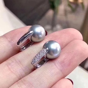 Pendientes Colgantes de Plata de Ley 925 con Perla Natural Verde Pavo Real de la Reina de Hielo y Nieve, 10-9 mm, Casi Redondos, Completamente Impecables - Product Image 2