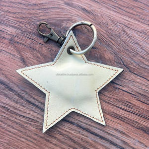 Venta caliente hecho a mano colorido cuero estrella en forma de llavero occidental cuero genuino vaquero y Vaquera llaveros vaca estampado llavero - Product Image 4