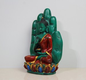 Estatua de Buda de Resina Verde Hecha a Mano sobre Base de Mano de Palma |   Figura de Buda con la Bendición Mudra de Abhaya |   Escultura de Buda Meditando - Product Image 3