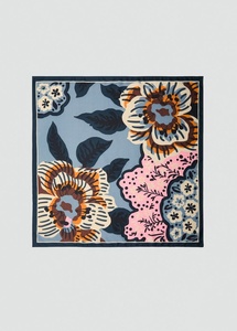 Écharpe élégante à imprimé papillon et botanique, accessoire de mode de luxe inspiré de la nature, carrée, pour boutique, resort et voyage - Product Image 3
