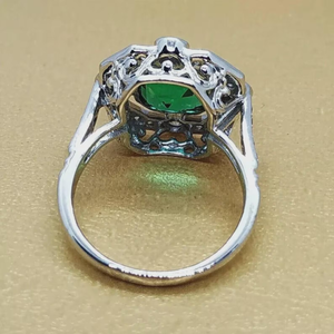 แหวนแต่งงานทองคำขาว 18K ประดับเพชรทรง Asscher 2.50 กะรัต ผลิตในห้องปฏิบัติการ พร้อมมรกตสีเขียว ดีไซน์หรูหรา รับรองโดย IGI พร้อมสลักชื่อฟรี - Product Image 4