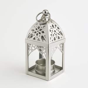 Linterna marroquí clásica de metal antiguo para iluminación decorativa con una construcción robusta y un acabado elegante. - Product Image 1