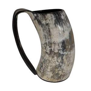 Gobelet Viking artisanal en corne de buffle naturelle, idéal pour la bière et le miad - Product Image 3