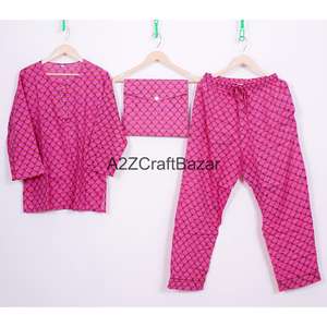 Ensemble de pyjama d'été pour femmes imprimé sur mesure, vêtements de détente confortables avec robe de nuit élégante - Product Image 1