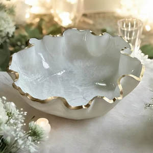 Bol décoratif fait main en résine époxy blanche moyenne, design géode - Product Image 1