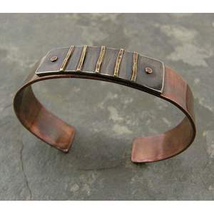 Bracelet en cuivre fait main pour tous les jours avec des éléments de bijouterie au design naturel - Product Image 2