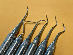 Offre Spéciale Instruments Dentaires Hu-Friedy Lot de 6 Outils Dentaires USA : Détartreur, Grattoir, Préparateurs, Détartreur Everedge pour Hygiéniste - Product Image 3