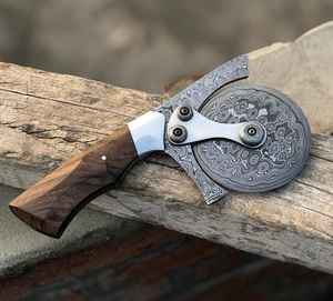 มีดตัดพิซซ่าเกรดอุตสาหกรรมพรีเมียม OEM แบบเลื่อนได้ ด้ามไม้ ทำมือ รูปทรงขวานไวกิ้ง ตัดพิซซ่าได้คมกริบ ผลิตด้วยมือ - Product Image 1