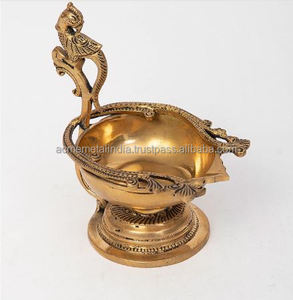 Pot de cire à bougie rond plaqué or pour salon en métal élégant couleurs personnalisées disponibles cadeaux minimalistes fabriqués en Inde - Product Image 6