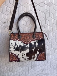 Sac fourre-tout en cuir sculpté à la main, fourrure de vache, style bohème vintage, nouvelle collection, sac bandoulière artisanal de créateur - Product Image 2