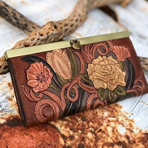 Pochette messager en cuir pleine fleur style bohème sud-ouest avec franges de Divine International - Product Image 4