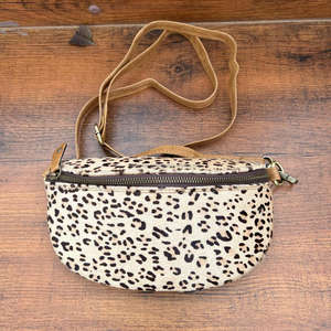 Bolso de pecho hecho a mano de cuero genuino con estampado de animales para mujer, bolso de hombro deportivo de Ciclismo de piel de vaca occidental para mujer - Product Image 3