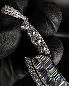 Pendentif de luxe en moissanite en forme d'épée avec pierres taille baguette serties en canal en argent 925, bijoux hip-hop glacés pour usage quotidien - Product Image 6
