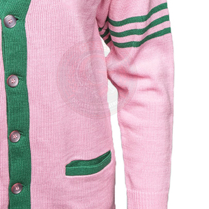 Cardigan en acrylique rose pour sororité, tricoté, à rayures vertes, col en V, boutonné sur le devant, avec logo AKA en lettres grecques, manches rayées, style collage - Product Image 2
