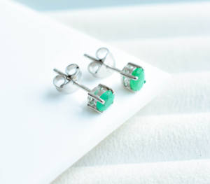 Pendientes de Esmeralda Verde Ovalada Natural Eternal Spring en Plata de Ley 925 - Product Image 2