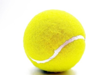 Pelota de Tenis con Superficie de Fieltro Amarillo y Costura Blanca Aislada sobre Fondo Blanco - Product Image 4