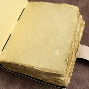 สมุดบันทึกหนังแท้ดีไซน์สวยงาม พิมพ์ลายปลาสามตัว ขอบกระดาษแบบดั้งเดิม กระดาษทนทาน ขนาด 7x5 นิ้ว - Product Image 5