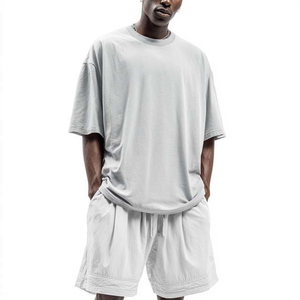 เสื้อยืดเทรนนิ่งลำลองแบบสั่งทำ OEM สำหรับผู้ชาย ชุดเซ็ต 2 ชิ้น สไตล์วินเทจฟอกสี ระบายอากาศได้ดี กางเกงขาสั้นไซส์ใหญ่สำหรับฤดูร้อน - Product Image 1