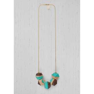 Collier artisanal élégant en perles de résine et de bois, bijoux tendance pour les fêtes et les tenues décontractées, assortiments de perles et de perles - Product Image 3