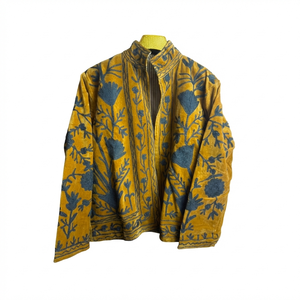 Chaqueta de Terciopelo para Mujer con Bordado Floral Suzani, Estilo Boho Chic Uzbeko, Ropa de Invierno Acolchada de Piel de Oveja y Algodón - Product Image 1