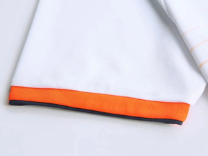ชุดเสื้อฟุตบอลผู้ชายลายทางแบบสั่งทำ OEM พร้อมกางเกงขาสั้น คอวี ระบายเหงื่อได้ดี ทรงสปอร์ต เหมาะสำหรับฤดูร้อน - Product Image 5