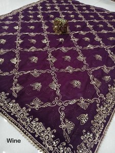Lehenga Dupatta Tradicional de 2.4 Metros con Borde de Trabajo de Hilo Vintage y Bordado Pesado con Lentejuelas Arcoíris - Product Image 4