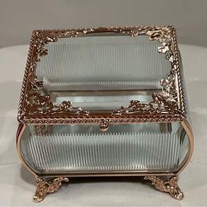 Boîte à bijoux de luxe en laiton antique et verre, rectangulaire, avec filigrane, pour rangement et présentation de bibelots, PN ARTWARE - Product Image 3