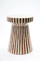 Cone Tyle Design à bords arrondis Table basse ronde de salon en résine et en bois Incrustation d'os Table d'appoint Meubles de table d'extrémité