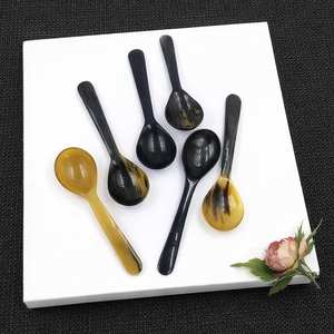 Cuillère en corne de buffle naturelle de qualité supérieure – Vaisselle durable et écologique avec logo et taille personnalisés pour la maison et la restauration - Product Image 5