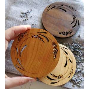 Sous-verres en bois de lavande gravés au laser personnalisés en gros - Sous-verres rustiques floraux en bois pour souvenirs, sous-verres de luxe en gros - Product Image 1
