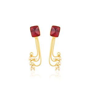 Elegantes Pendientes Colgantes con Engaste de Granate Hidrotermal y Perla, Chapados en Oro, Joyería Artesanal de Latón Shilpi Impex para Mujer - Product Image 1