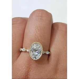 Bague de fiançailles ovale sertie de diamants en or jaune avec bordure milgrain, élégante alliance d'anniversaire, bijou de mariée vintage, cadeau pour elle - Product Image 1