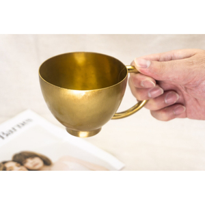 Tasse à thé en laiton, design métallique en laiton, finition plaquée colorée, tasse à café avec une poignée facile à saisir pour les petites mains, aspect artisanal admirable - Product Image 4