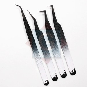 Pinces à extensions de cils de qualité supérieure avec pointe acérée à 90 degrés, testées à la main pour une durabilité accrue - Product Image 3