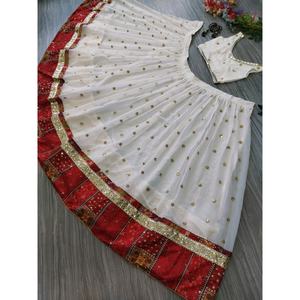 Ropa de Diseñador India y Pakistaní, Hermosa Dupatta con Lehenga Choli de Fiesta para Navratri, para Ocasiones Festivas - Product Image 1