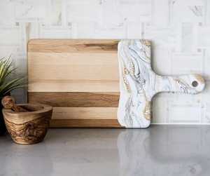 Planche à découper en bois d'acacia de qualité supérieure avec résine océanique, motif vague bleue, plateau rectangulaire en époxy pour charcuterie et fromages, vente en gros - Product Image 1