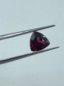 Pierre de grenat rhodolite naturelle de qualité supérieure, pierre précieuse en vrac, taille triangulaire, 1,76 carats, pour la fabrication de bijoux - Product Image 2