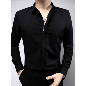 L'article est un polo pour homme à col zippé, coupe ajustée, souvent appelé chemise technique à col zippé ou polo en tricot de luxe. - Product Image 4