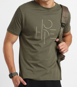 เสื้อยืดผ้าฝ้ายพิมพ์ลายสำหรับผู้ชาย OEM ทรงปกติ แขนสั้น น้ำหนักเบา เสื้อยืดลำลองสำหรับการฝึกกีฬา การเดินทาง และชุดประจำวัน - Product Image 5
