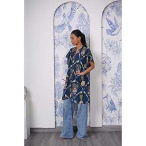 Camiseta Kaftan Love Birds para la playa con diseño único de motivos de aves - Product Image 1