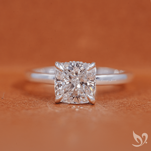 แหวนเพชรทรงคุชชั่น 2 กะรัต ได้รับการรับรองจาก IGI เพชรเพาะเลี้ยง แหวนทองคำขาว 10K แบบคลาสสิกสำหรับหมั้น - Product Image 1